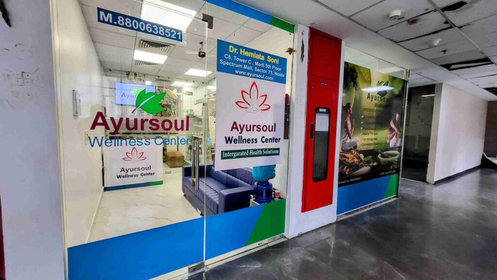 Cervical pain treatment combining Ayurveda and physiotherapy at AyurSoul Healthcare